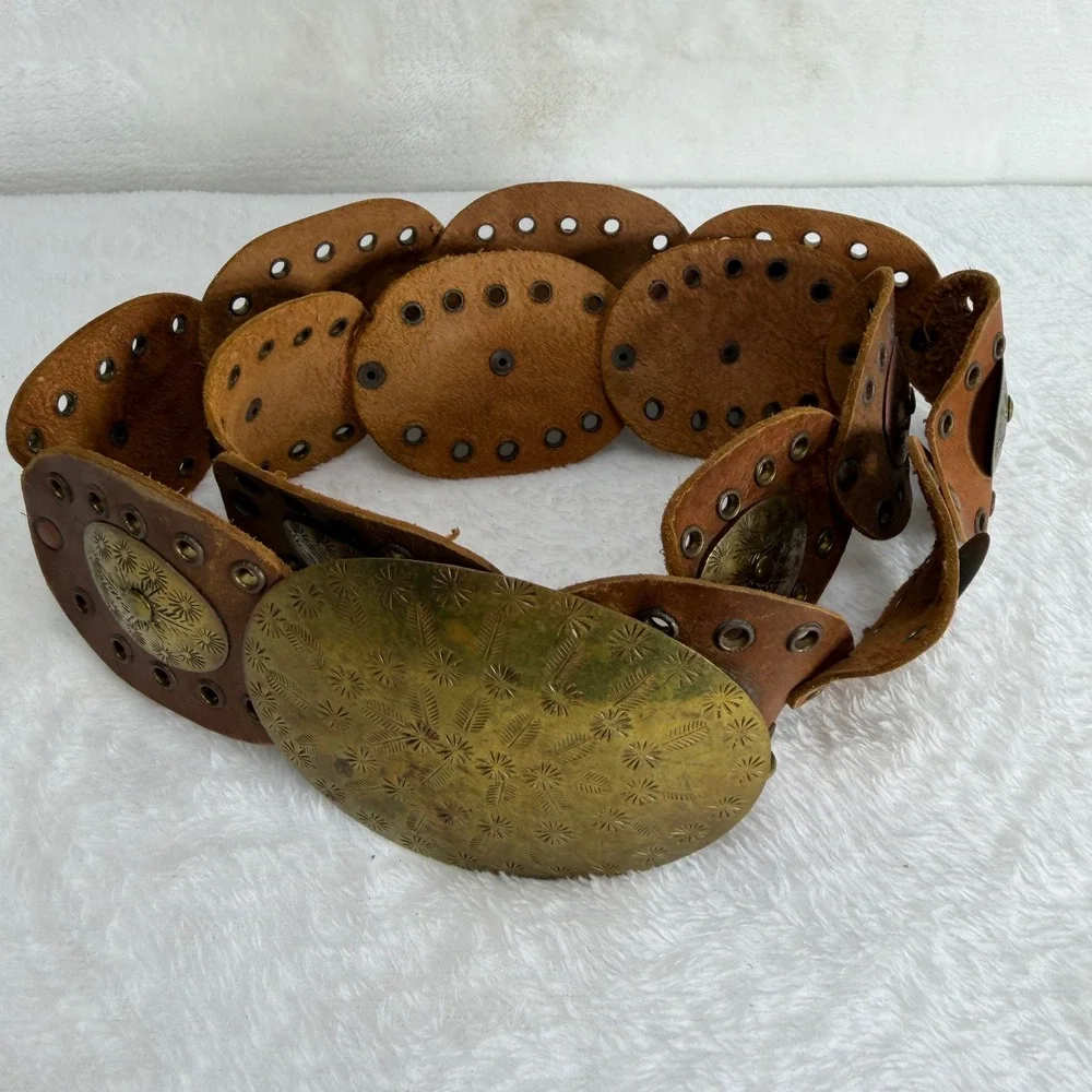 VTG Brown L‎ Leather Link Belt Brass Etched Medallion Oversized Buckle Boho